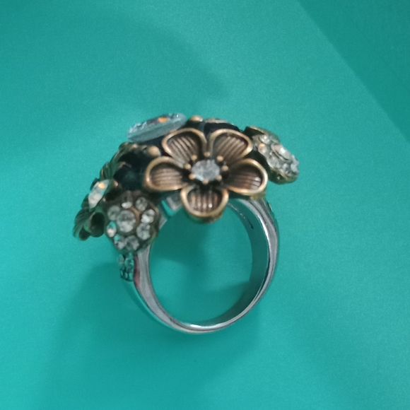 Gorgeous Custom Designed Creations Flower Power Ring - Picture 4 of 6